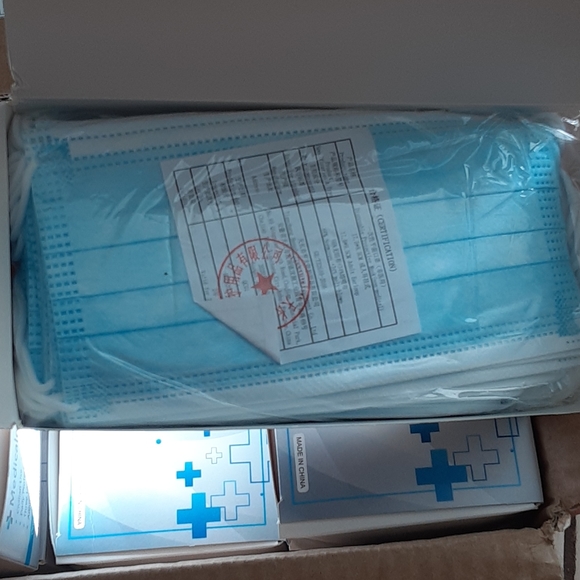 200 PCS Face Mask Medical Surgical Dental Disposable - Picture 7 of 9